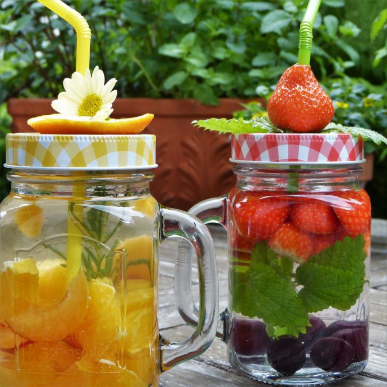 Wasser aromatisieren – So lecker kann Wasser sein
