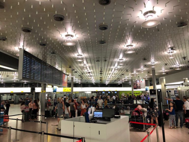 Sie fliegen und landen wieder, aber für viele Menschen ist der Urlaub hin