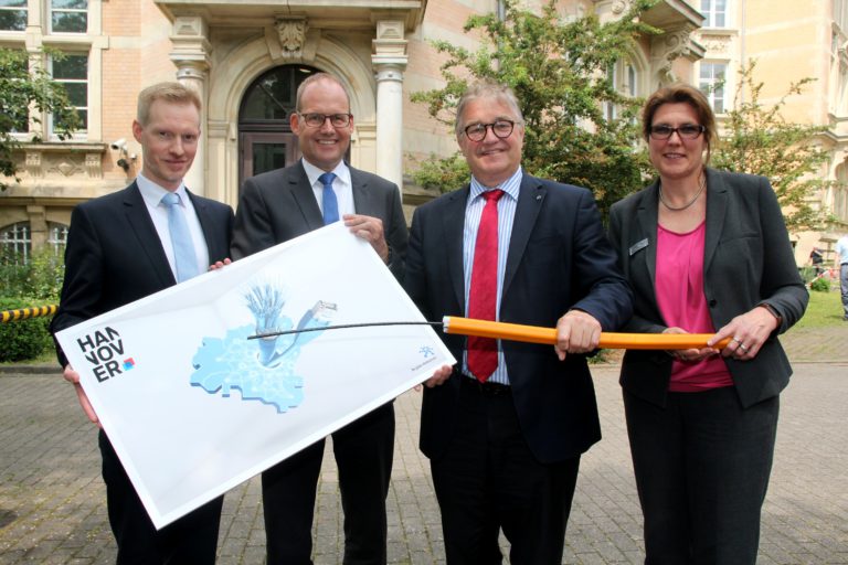 Breitbandausbau: Schnelles Internet für alle Schulen in der Region