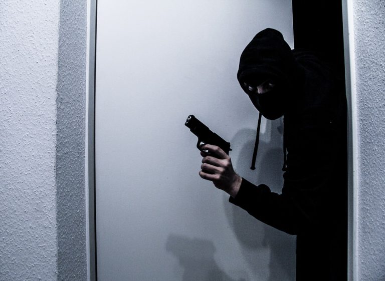 Öffentlichkeitsfahndung Isernhagen-Süd: Unbekannte erbeuten bei Einbruch wertvolle Uhren