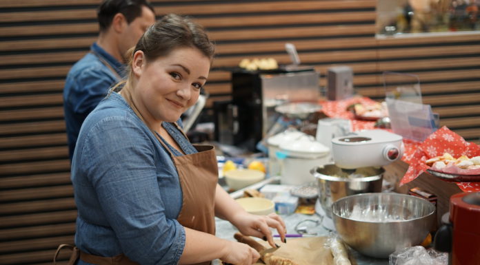 Mund auf – Keks rein – Unterstützer sein: Backen bei expert für den guten Zweck
