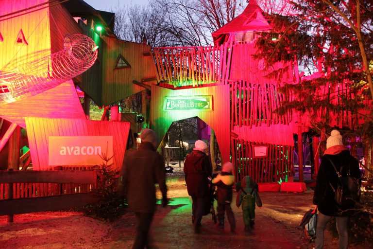 Winterwunderwelt im Erlebnis-Zoo eröffnet – freier Eintritt ab 16 Uhr