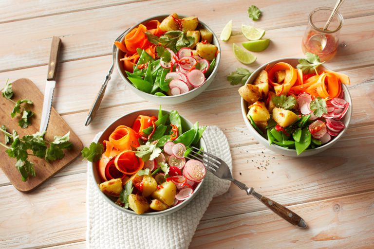 Frühlingsbowl mit Chilidressing