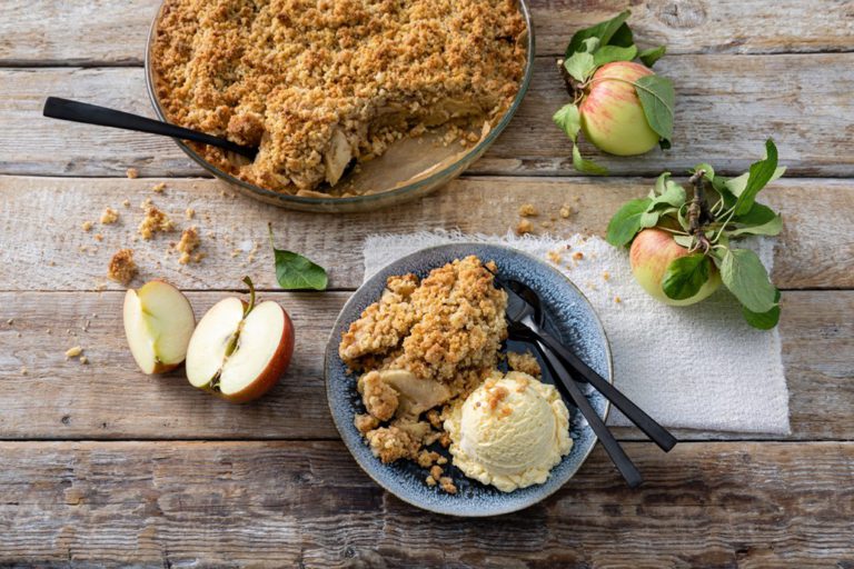 Apple-Crumble-Cake
