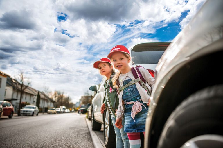 Bessere Sichtbarkeit bringt mehr Sicherheit – DEKRA Kinderkappen-Kampagne läuft seit mehr als 15 Jahren