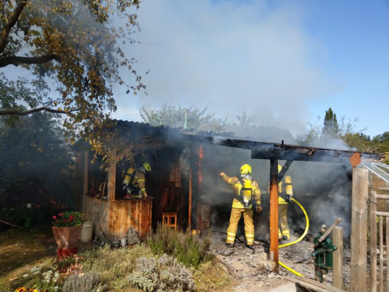 Feuer zerstört Gartenlaube in Hannovers Südstadt