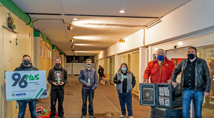 „Festaurant“-Aktion von 96plus in der DRK-Notschlafstelle „Alter Flughafen“