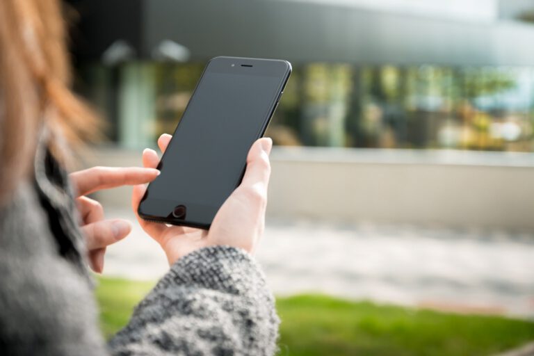 Zu Ostern nicht allein: Das Zuhör-Telefon der Johanniter hilft gegen Einsamkeit