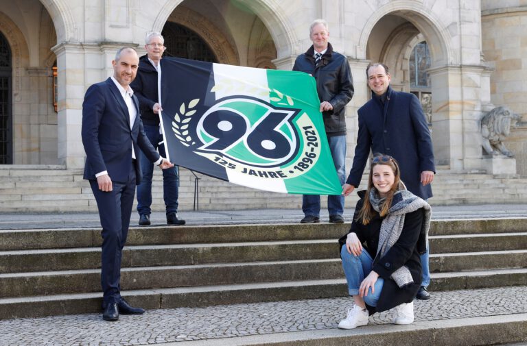 Oberbürgermeister Belit Onay gratuliert Hannover 96 e.V. zum 125. Geburtstag