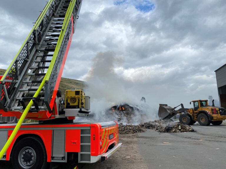 Brand auf dem Gelände der Deponie Lahe
