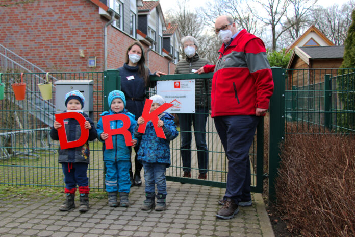 Umbenennung KiTa Villa Nordstern in KiTa Kleeblatt_mit Kindern und Rüter