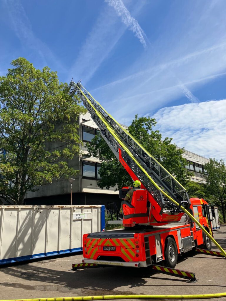 Brand auf dem Dach der IGS Büssingweg