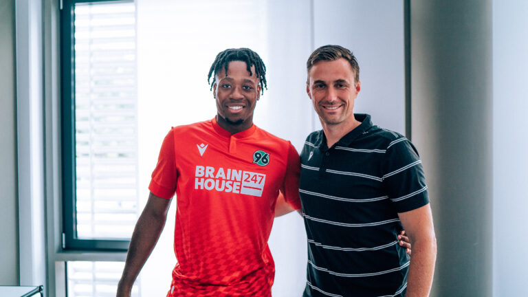 Neuer Defensivspieler für 96: Bright Arrey-Mbi kommt vom FC Bayern München nach  Hannover