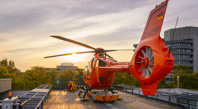 Rettungshubschrauber Christoph 4 der Johanniter im Abflug von der MHH