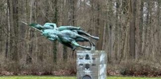 Beschädigtes Denkmal, Foto: Polizei Hannover