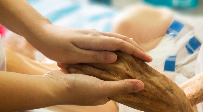 Für andere in schweren Stunden da sein – DRK startet Schulung für ehrenamtliche Hospizbegleitung Themenfoto