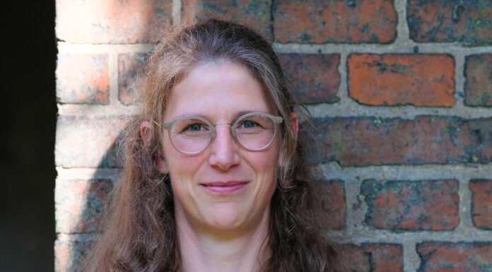 „LindenLiest“ am 11. Mai: „Lebensraum Linden“ und Decius-Thalia präsentieren Nikola Huppertz. Foto: Bert Strebe