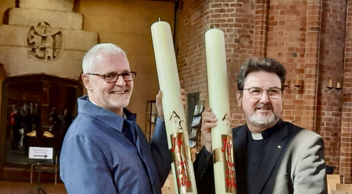 Übergabe der Zwillings-Osterkerze Marktkirche/St. Clemens Übergabe der Osterkerzen