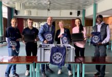 "Heyalter Hannover": Bedürftige Jugendliche der Dietrich-Bonhoeffer-Realschule erhalten 25 Laptops für Chancengleichheit bei der Digitalisierung