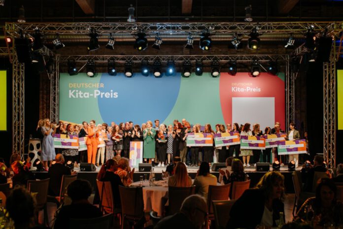 Deutscher Kita-Preis 2023 geht zweimal nach Niedersachsen / Kultusministerin Julia Willie Hamburg gratuliert „AG Nordstadt“ in Hildesheim und „Kita Campuskinder“ in Hannover.