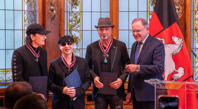 Bandmitglieder Klaus Meine, Rudolf Schenker, Matthias Jabs (Scorpions) bekamen das Große Kreuz des Niedersächsischen Verdienstordens verliehen Bandmitglieder Klaus Meine, Rudolf Schenker, Matthias Jabs (Scorpions) bekamen das Große Kreuz des Niedersächsischen Verdienstordens verliehen