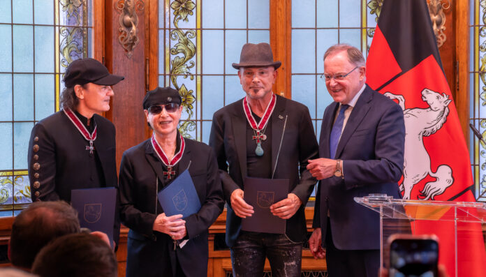Bandmitglieder Klaus Meine, Rudolf Schenker, Matthias Jabs (Scorpions) bekamen das Große Kreuz des Niedersächsischen Verdienstordens verliehen