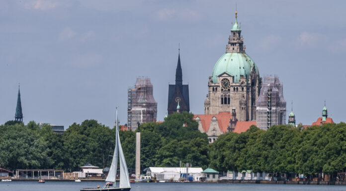 Entspannte An- und Abfahrt beim Maschseefest mit Bussen und Bahnen, mit Maschseeflotte das bunte Treiben genießen Entspannte An- und Abfahrt beim Maschseefest mit Bussen und Bahnen, mit Maschseeflotte das bunte Treiben genießen