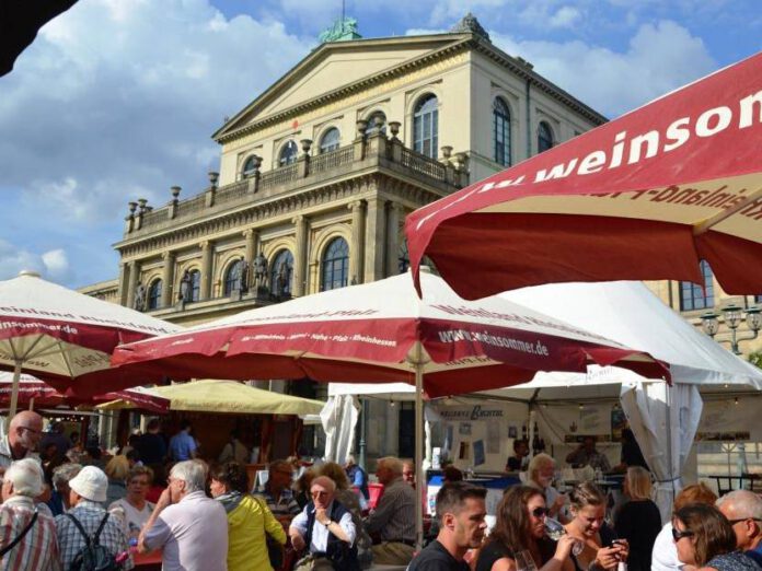 Vom 20. bis 23. Juli wird der Opernplatz zur Weinoase von Hannover.