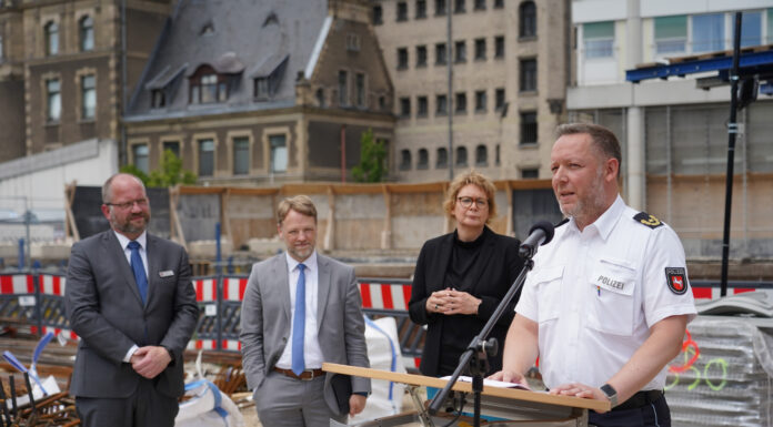 Richtfest für neue Leitstelle und neues Servicegebäude der Polizeidirektion Hannover Richtfest für neue Leitstelle und neues Servicegebäude der Polizeidirektion Hannover