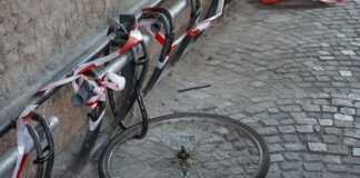 Polizei Hannover klärt über Fahrraddiebstähle auf: Sommeraktion vor Freibädern soll helfen, es Dieben künftig schwerer zu machen