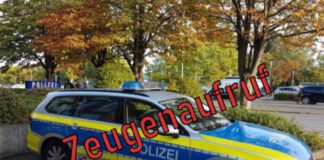Am Samstagabend, 22.07.2023, ist eine 84-jährige Hannoveranerin auf der Wunstorfer Straße in Hannover-Limmer von einem bisher unbekannten Tatverdächtigen ausgeraubt und durch den Angriff leicht verletzt worden. Der Tatverdächtige flüchtete im Anschluss mit seiner Beute in unbekannte Richtung. Die Polizei sucht nun nach Zeugen des Vorfalls. Nach bisherigen Erkenntnissen ereignete sich der Überfall gegen 20:10 Uhr auf der Wunstorfer Straße gegenüber der Spangenbergstraße. Die Seniorin war zu dem Zeitpunkt zu Fuß auf dem Gehweg in Richtung der Sackmannstraße unterwegs, als eine unbekannte männliche Person ihren Weg kreuzte. Der Räuber griff die 84-Jährige unvermittelt an und warf sie zu Boden. Dabei entriss er ihr getragenen Schmuck, um dann im Anschluss mit diesem in unbekannte Richtung zu flüchten. Der unbekannte Täter ist ca. 1,80 Meter groß, etwa 35 Jahre alt, hat eine schlanke Figur und kurze schwarze Haare. Zum Tatzeitpunkt war er mit einer schwarzen Hose bekleidet. Zeugen, die Hinweise zu dem Raub oder dem Tatverdächtigen geben können, werden gebeten, sich beim Polizeikommissariat Hannover-Limmer unter der Telefonnummer 0511 109-3915 zu melden.
