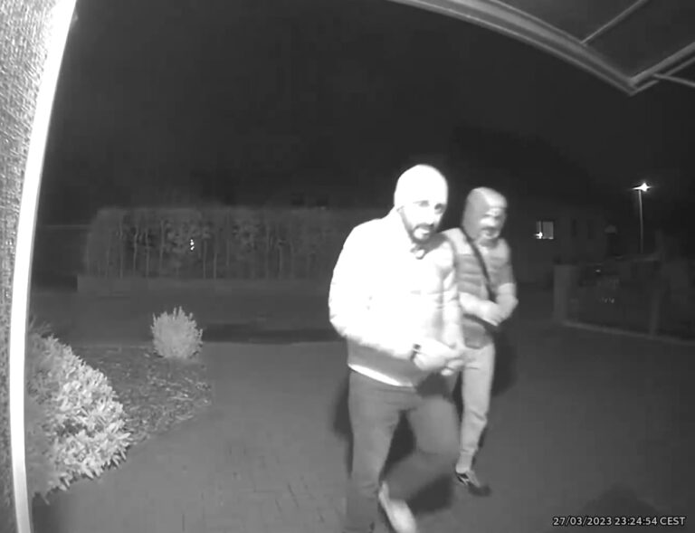 Öffentlichkeitsfahndung: Polizei sucht Tätergruppe wegen versuchten Wohnungseinbruchdiebstahl