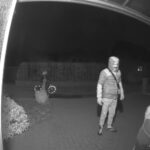 Öffentlichkeitsfahndung: Polizei sucht Tätergruppe wegen versuchten Wohnungseinbruchdiebstahl