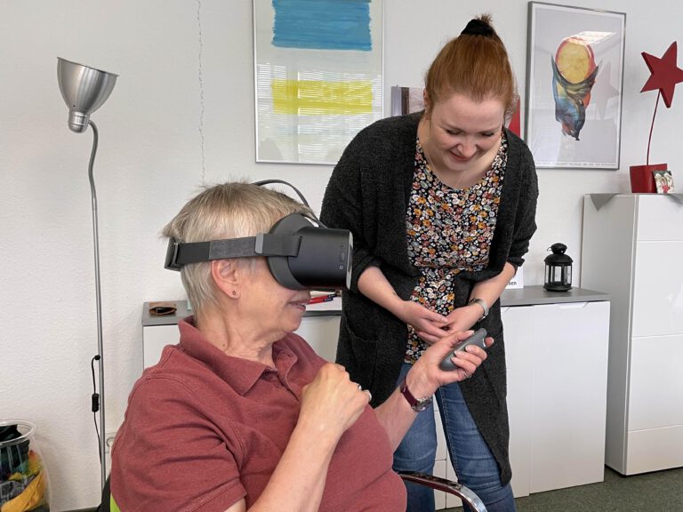 Wochen der Demenz – Johanniter zeigen am 27.09. Betroffenen und Angehörigen, welche Möglichkeiten VR-Brillen und Tablets bieten
