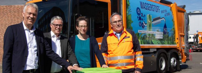 aha übernimmt 2 weitere Sammelfahrzeuge Blue POWER von ZOELLER
