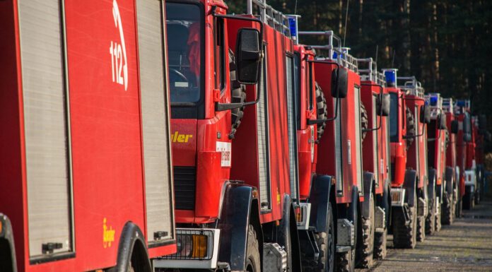 Verkehrsunfall mit umgestürztem LKW auf der A2 - eine Person leichtverletzt