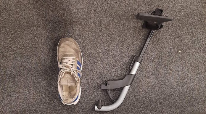 Rollstuhl-Rowdy spuckt und prügelt mit Fußraste auf Bahnpersonal und Bundespolizisten ein