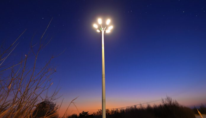 Neue Beleuchtung im Vahrenwalder Park in Betrieb