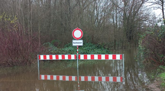 W Hannover: Wasserschäden Hochwassersituation in der Landeshauptstadt Hannover - Feuerwehr gibt allgemeine Verhaltenshinweise!!