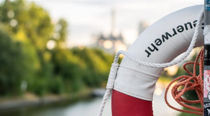 Ohne Worte – Personensuche durch Feuerwehr im Hochwasser Ohne Worte - Personensuche durch Feuerwehr im Hochwasser