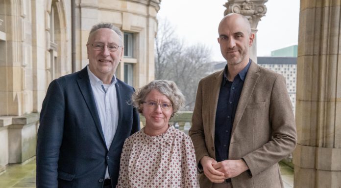 Medienbeschaffung der Stadtbibliothek : Oberbürgermeister Onay will lokalen Buchhandel stärken