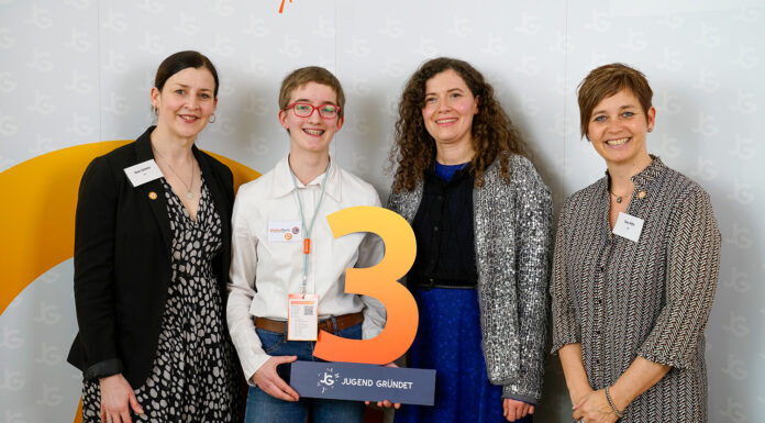 Platz 3 für Schülerin Claudia Gaida aus Hannover bei JUGEND GRÜNDET Pitch Event in Berlin