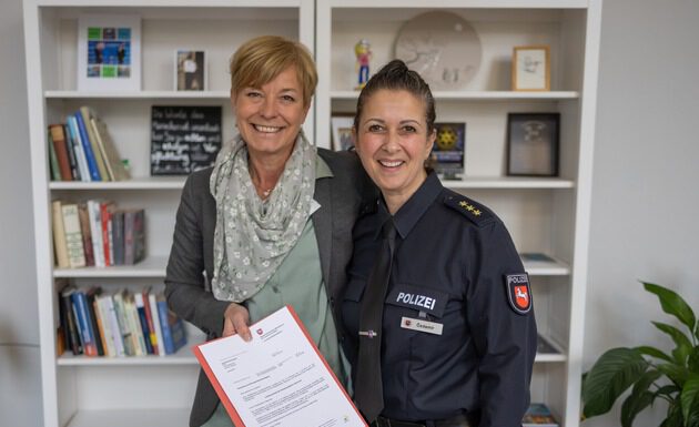 Führungswechsel: Nurhan Özdemir übernimmt die Leitung der Polizeiinspektion Hannover Führungswechsel: Nurhan Özdemir übernimmt die Leitung der Polizeiinspektion Hannover