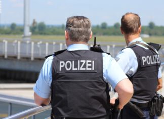 Durchsuchungsmaßnahmen in einem Ermittlungsverfahren wegen des banden- und gewerbsmäßigen Betruges mit hohem Schaden in Ronnenberg