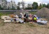 Mann lädt Müll auf Bahngelände ab - Persönliche Briefe überführen Müllsünder