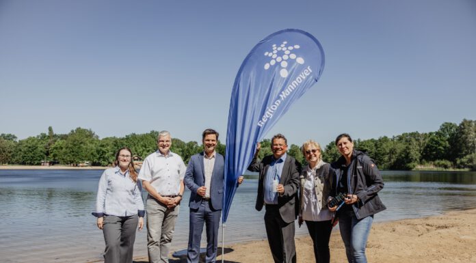 Niedersachsens Gesundheitsminister Dr. Andreas Philippi und Regionspräsident Steffen Krach eröffnen die Badesaison Niedersachsens Gesundheitsminister Dr. Andreas Philippi und Regionspräsident Steffen Krach eröffnen die Badesaison