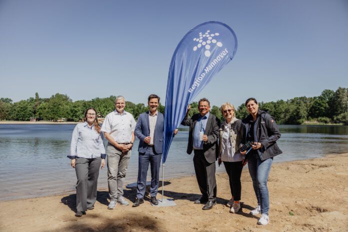 Niedersachsens Gesundheitsminister Dr. Andreas Philippi und Regionspräsident Steffen Krach eröffnen die Badesaison