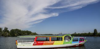 Bunt fährt besser - Maschseeboot sticht ab sofort mit Regenbogenfarben in See