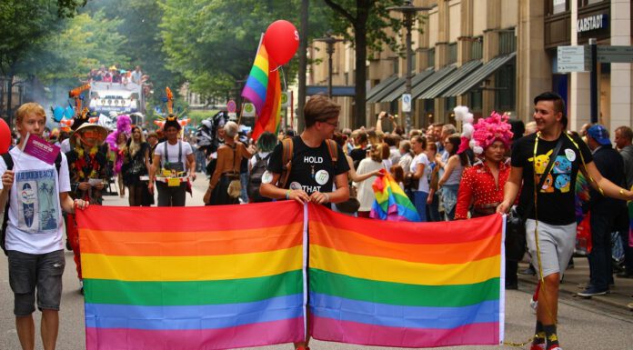 Christopher Street Day 2024 in Hannover: Polizei rechnet mit erheblichen Verkehrsbeeinträchtigungen in Mitte und Nordstadt Christopher Street Day 2024: Polizei rechnet mit erheblichen Verkehrsbeeinträchtigungen am Wochenende in Hannover-Mitte und Nordstadt