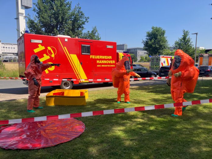 Gefahrguteinsatz der Feuerwehr Hannover in Groß-Buchholz - 2 Leichtverletzte